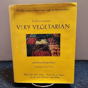 🖤 Very Vegetarian by Jannequin Bennett Hardcover Dust Jacket 300 Recipes